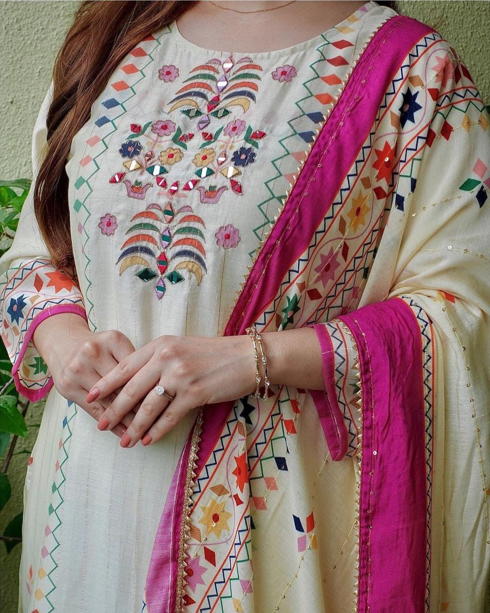 Muslin Classic Print 3-Piece Kurti Pant Set with Dupatta