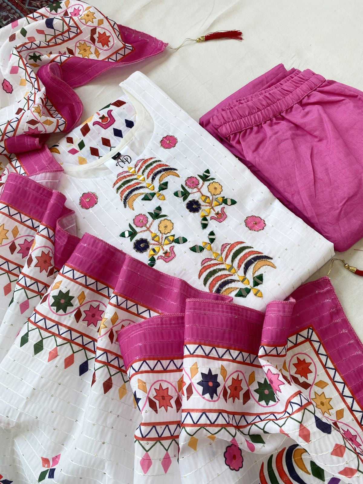 Muslin Classic Print 3-Piece Kurti Pant Set with Dupatta
