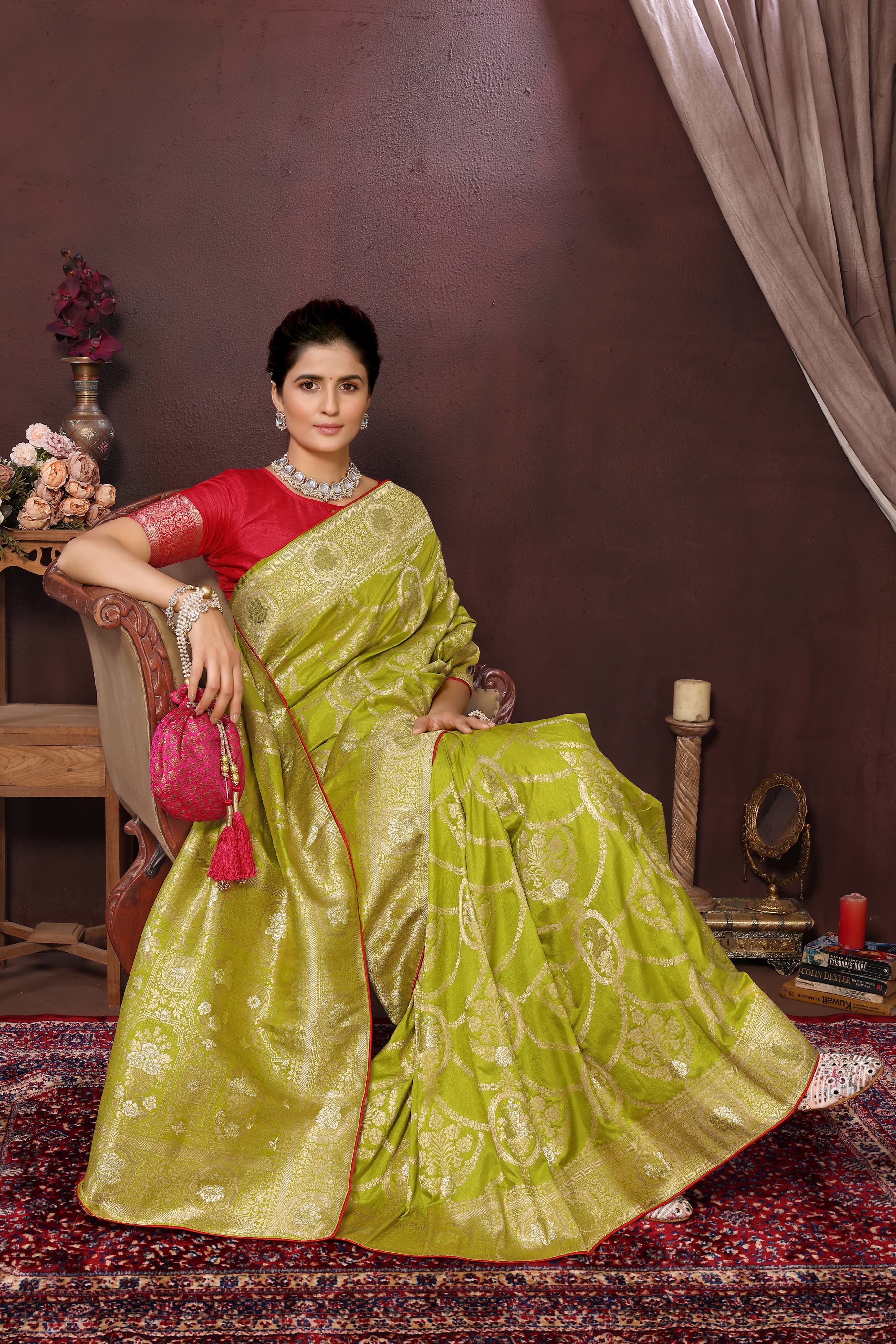 Jacquard Dola Silk Saree With Blouse