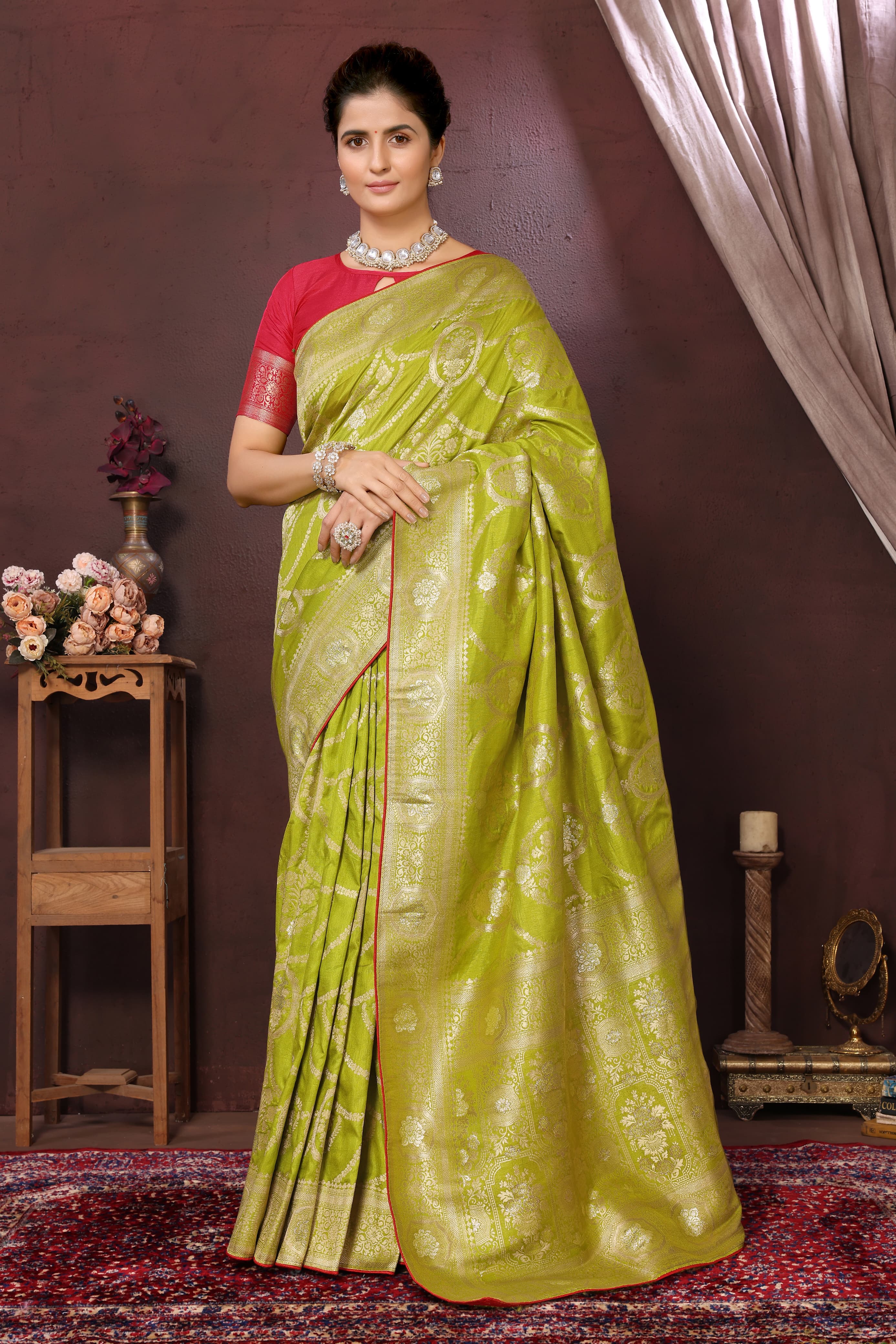 Jacquard Dola Silk Saree With Blouse