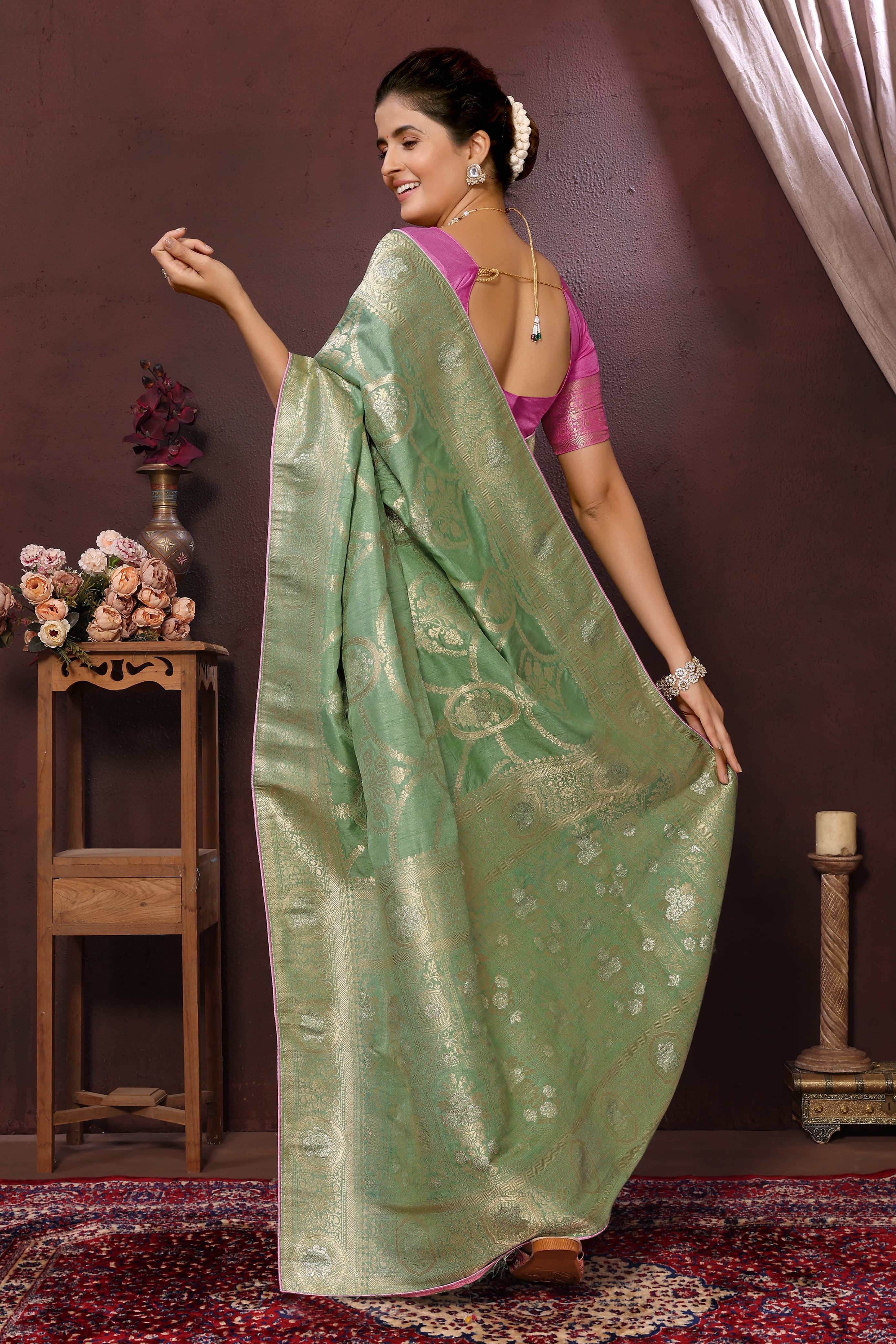Jacquard Dola Silk Saree With Blouse