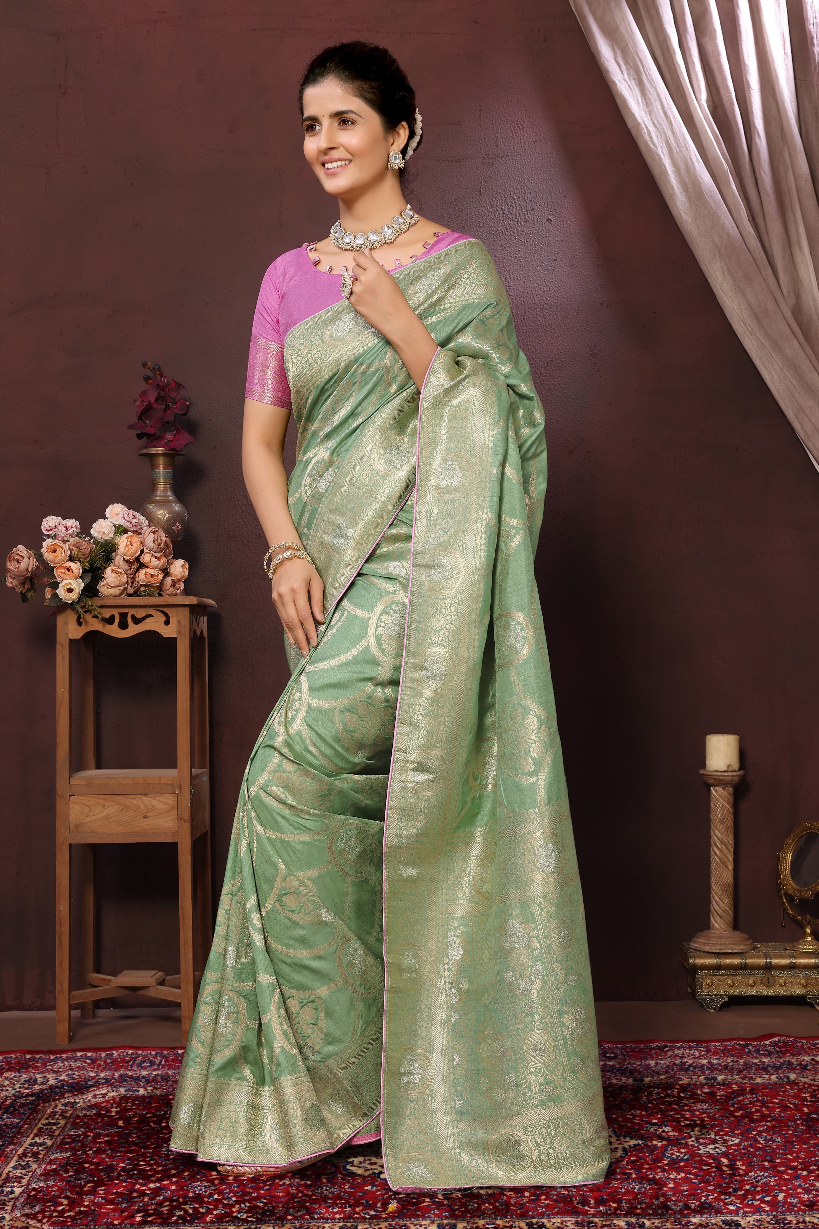 Jacquard Dola Silk Saree With Blouse