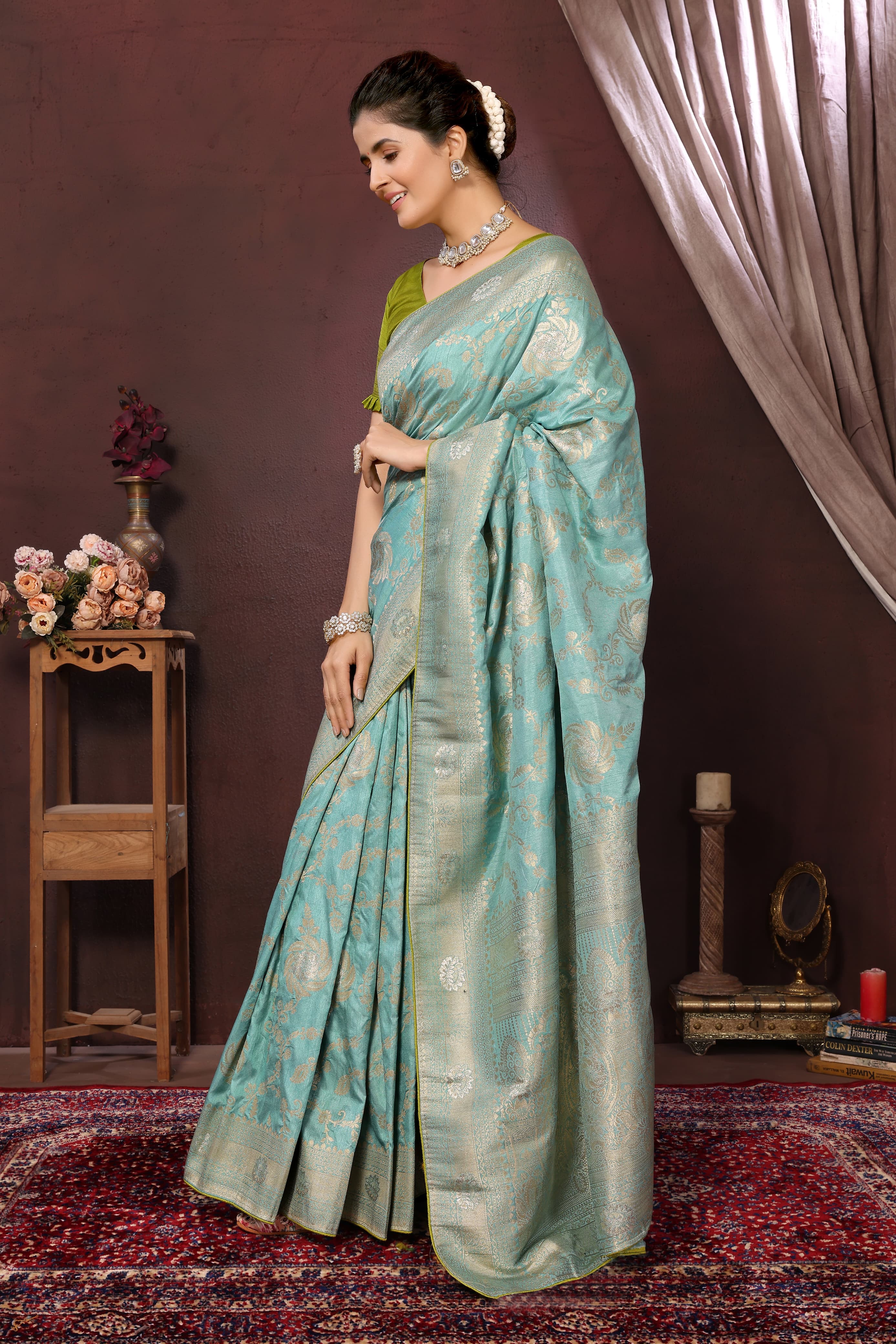 Jacquard Dola Silk Saree With Blouse