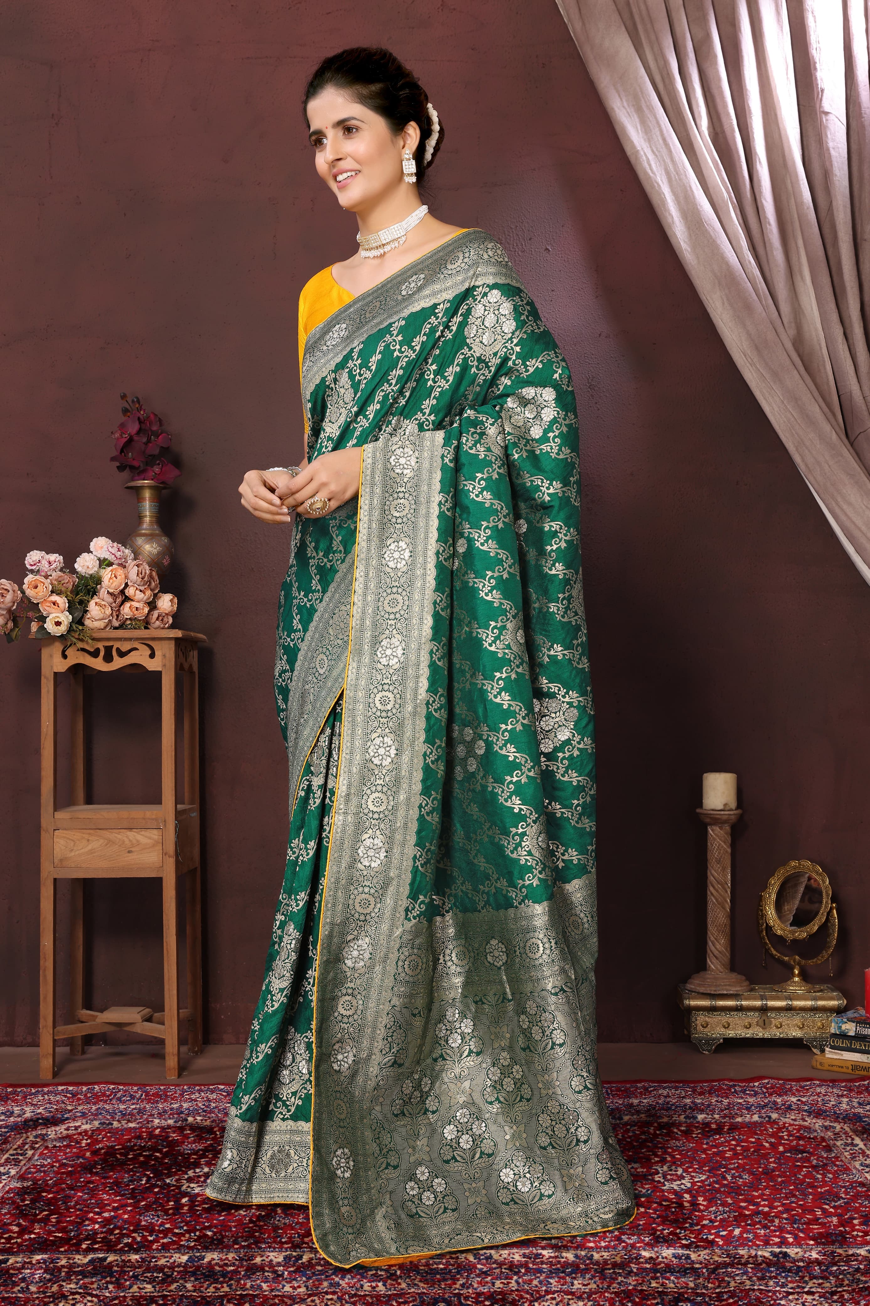 Jacquard Dola Silk Saree With Blouse