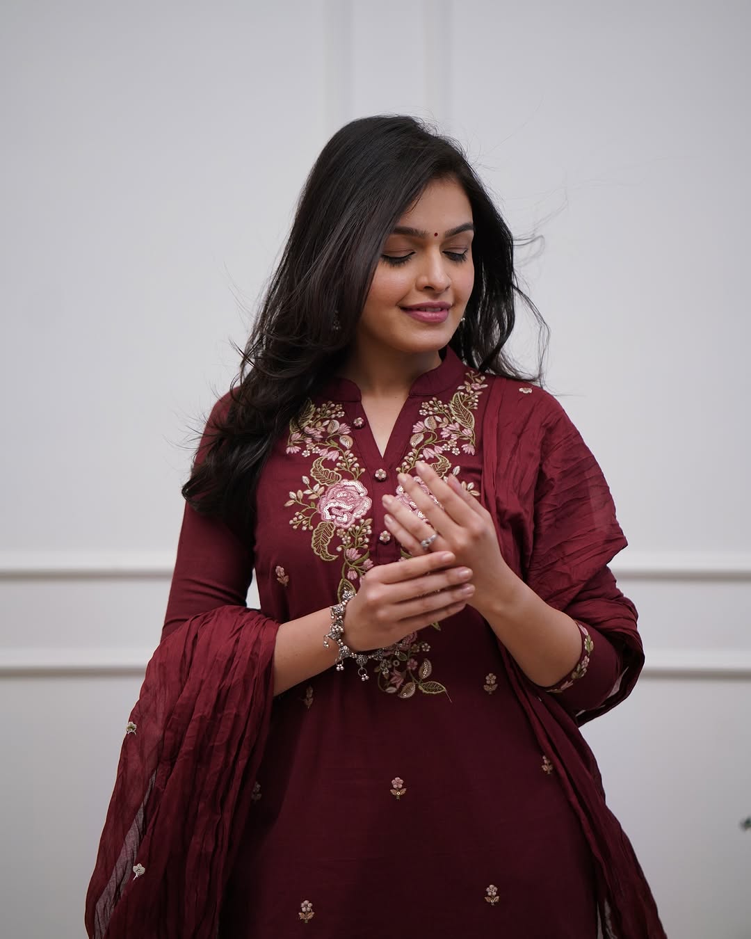 Scarlet Embroidery Cotton Suit Set