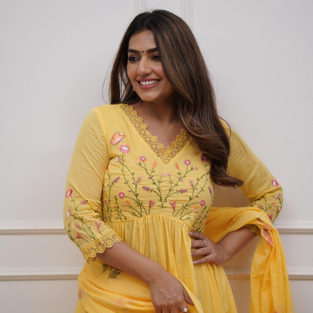 Beautiful Neck Line Embroidery Cotton Kurta Set
