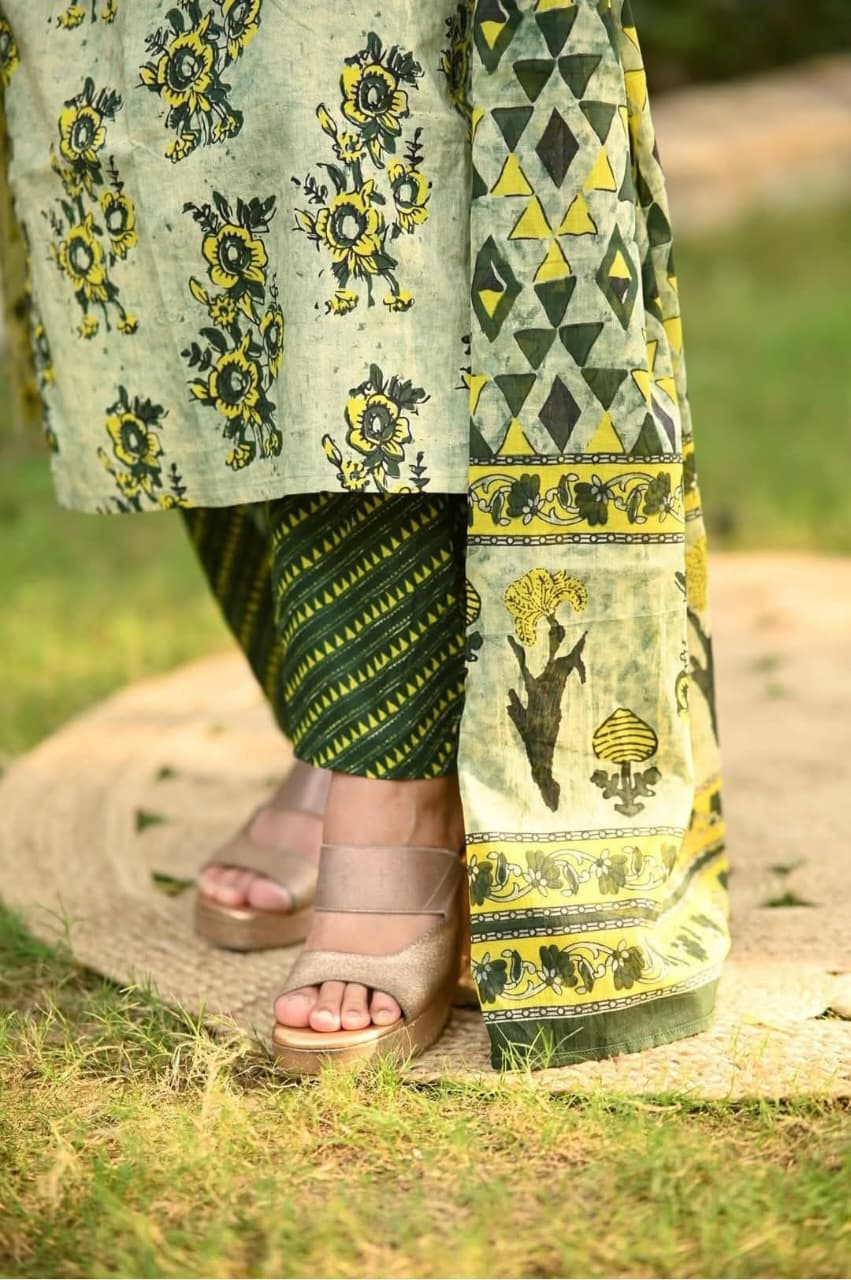 Hariyali Grace Printed Kurta Set