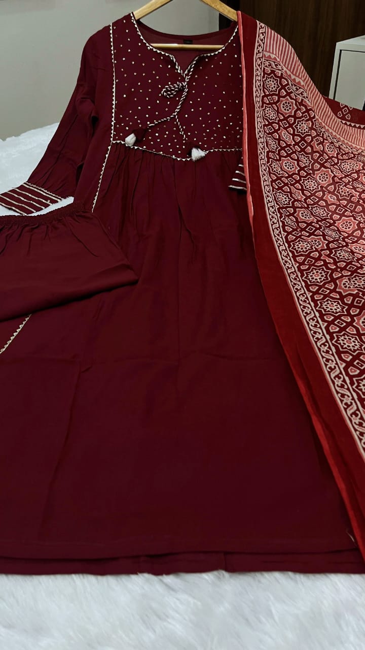 Gulzaar Embroidered Cotton Kurti Pant Dupatta Set