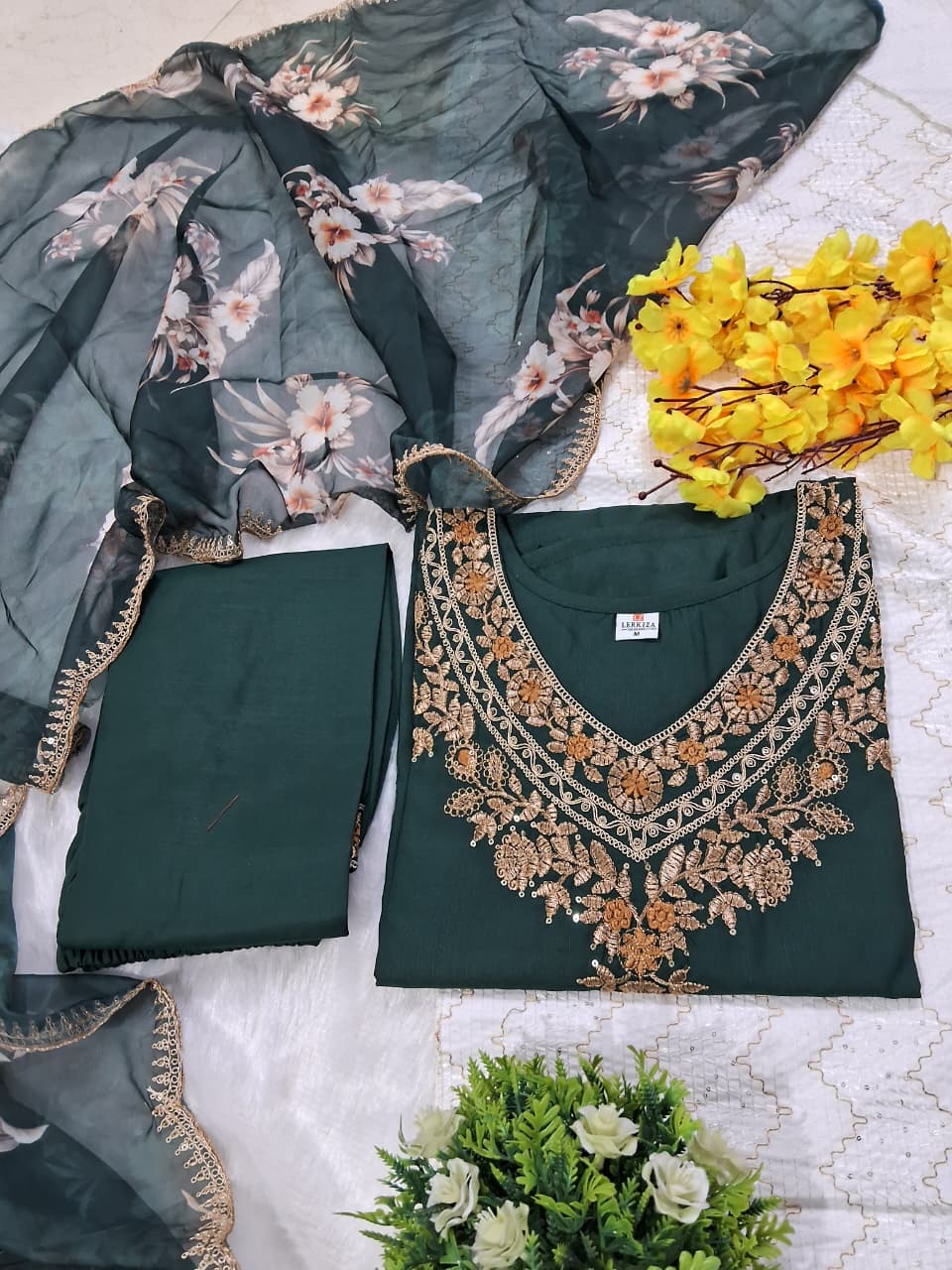 Noorvi Embroidery Sequins Kurti Set