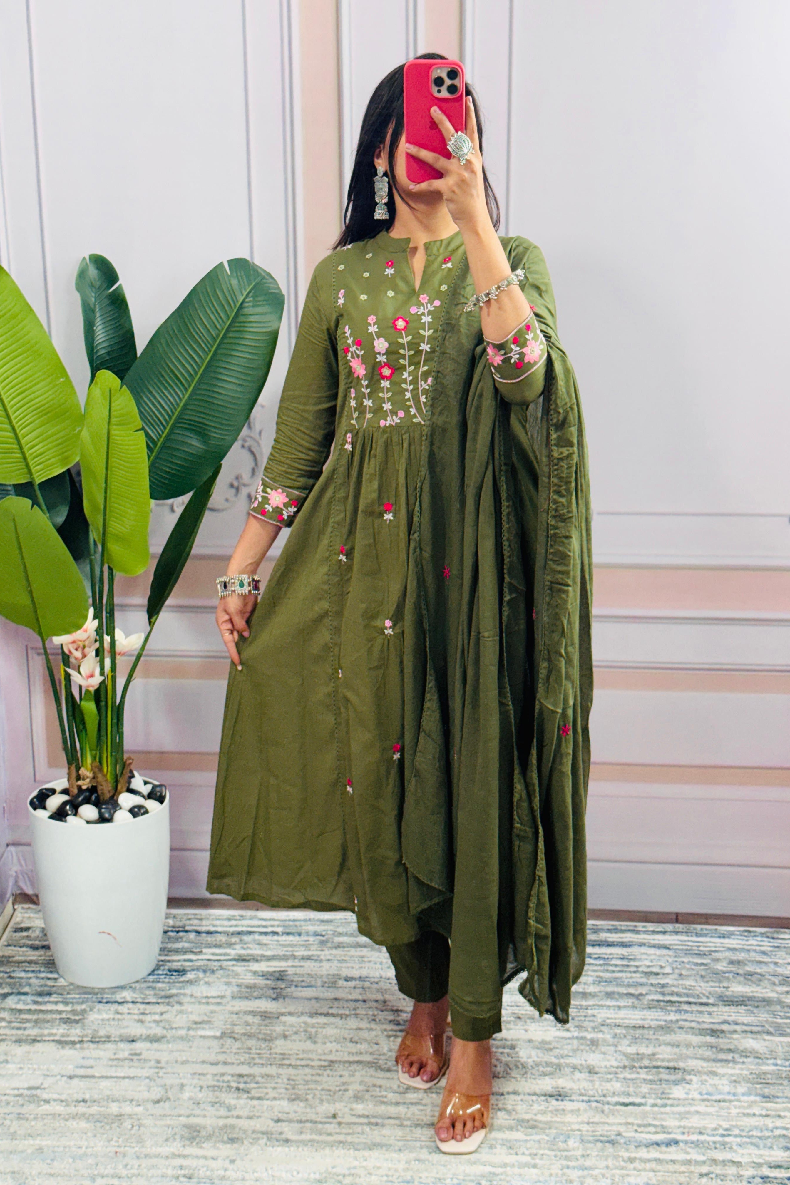 Gulnaaz Floral Charm Cotton Straight Gown Set”