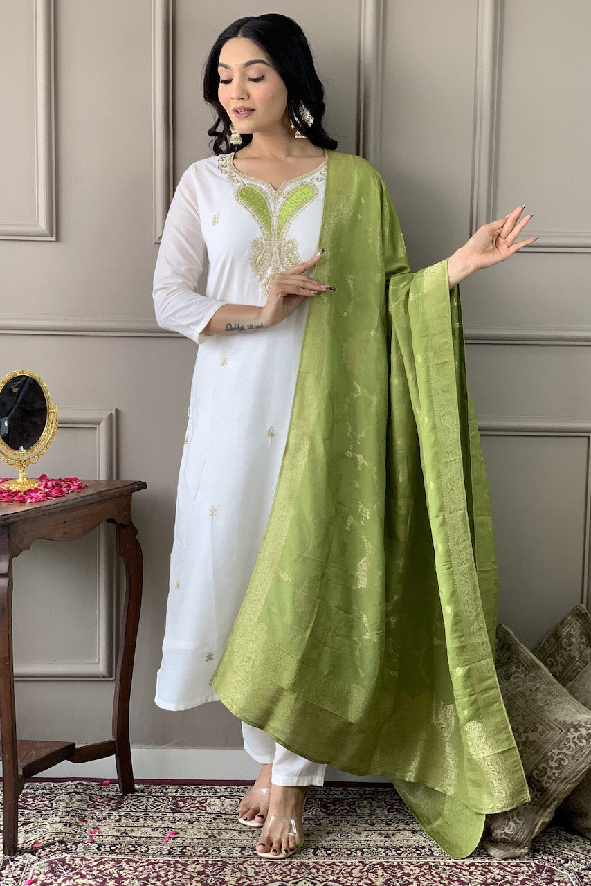 Safedi Saaz Embroidered Suit Set