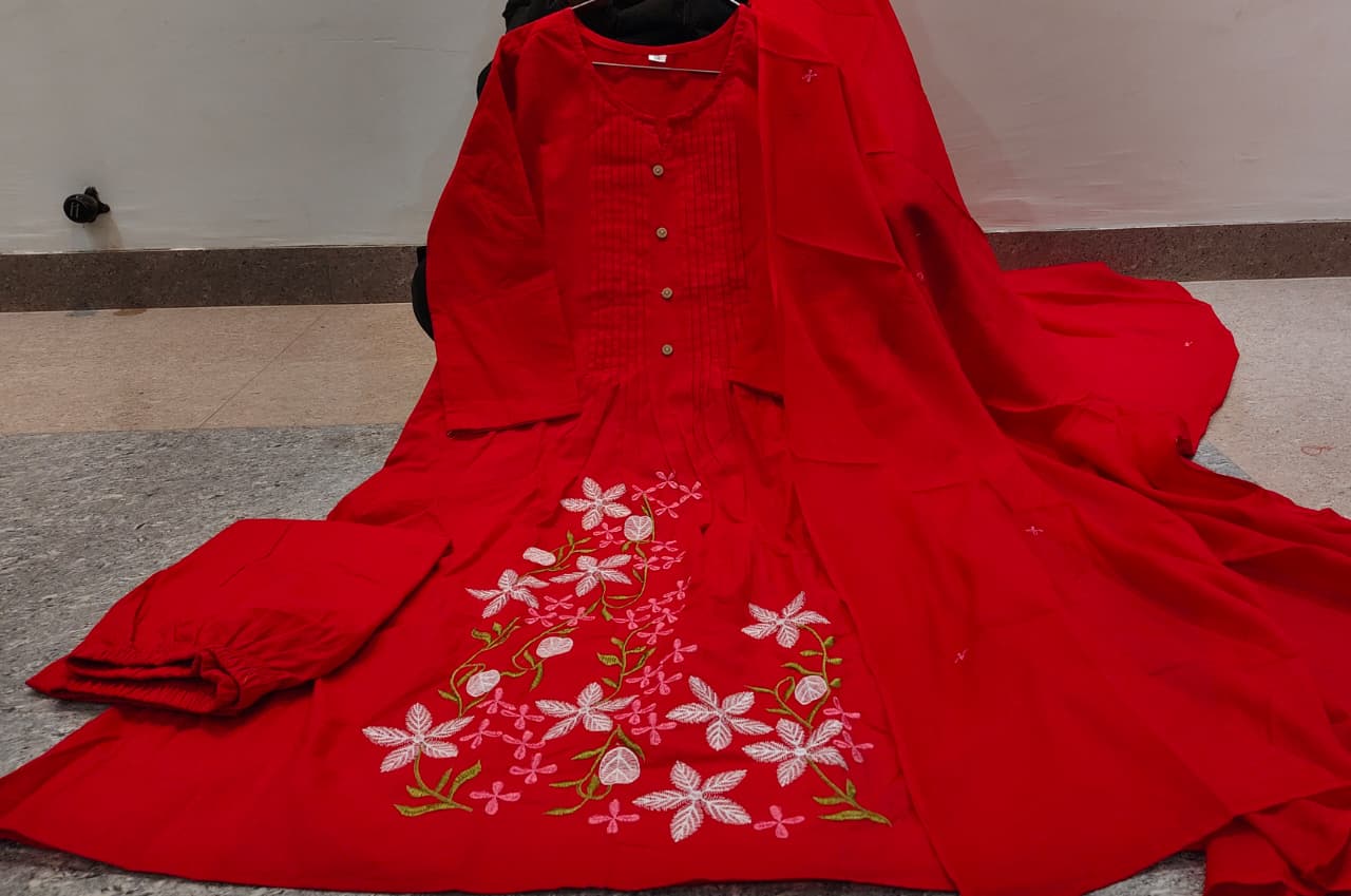 Zariya Pintex Work Kurta Pant Dupatta Set