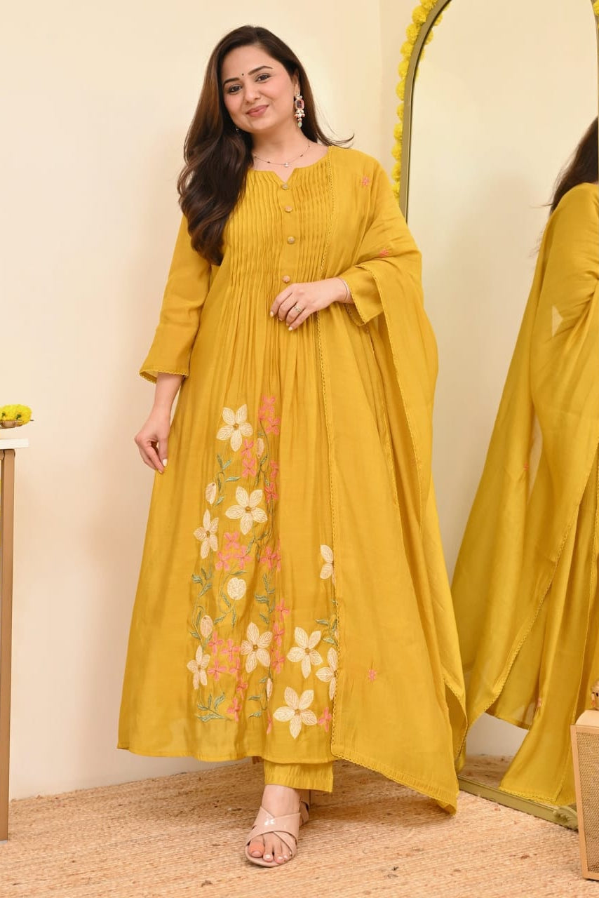 Zariya Pintex Work Kurta Pant Dupatta Set