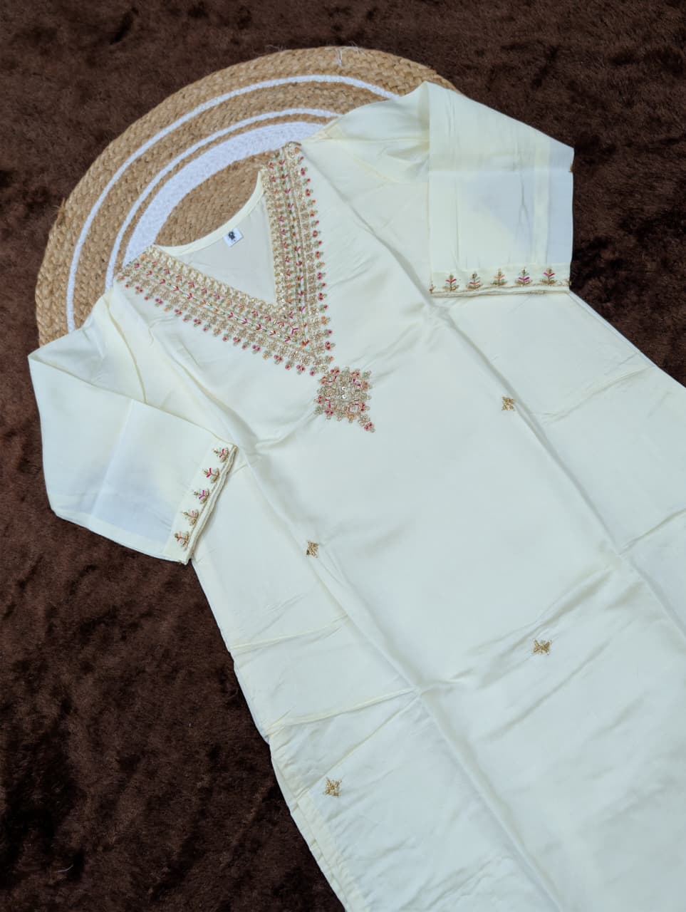 Safed Noor Viscose Chanderi Embroidered Kurta Set