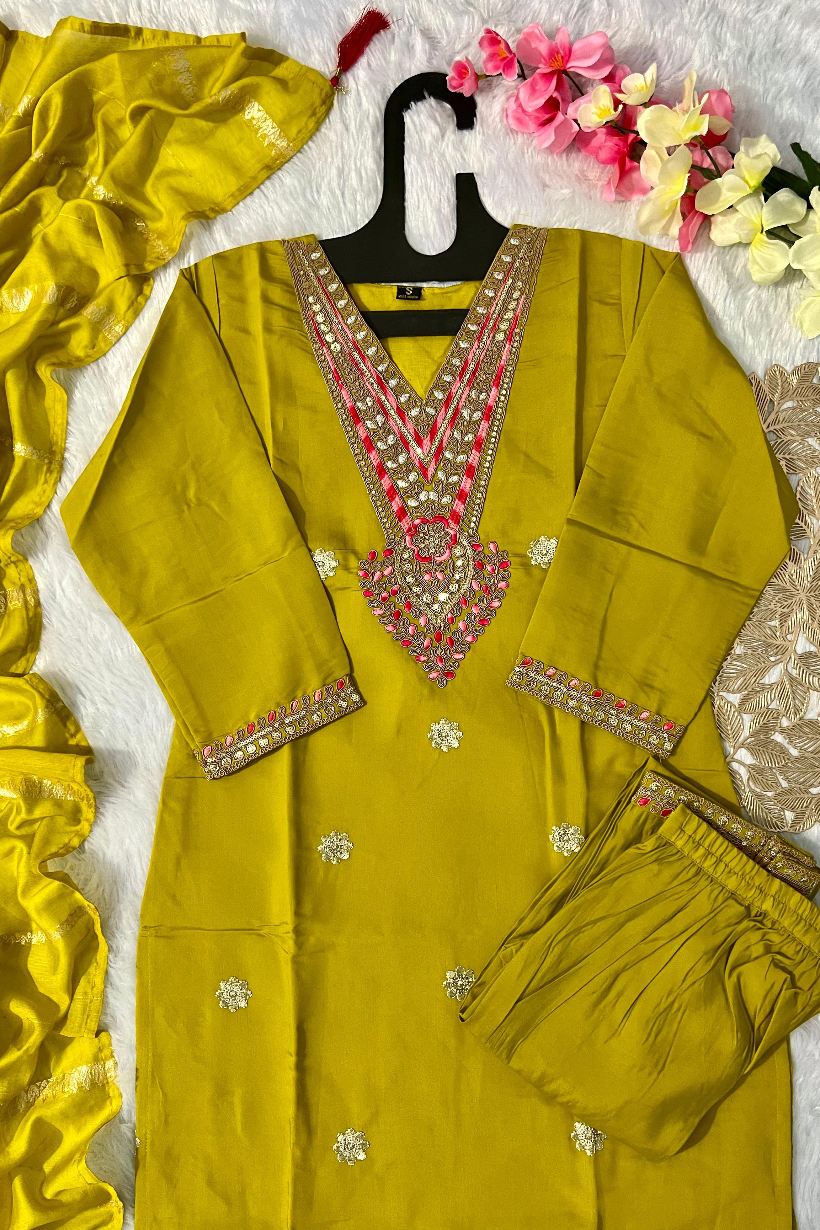 Beautiful Nazaara Kurta Pant Dupatta Set
