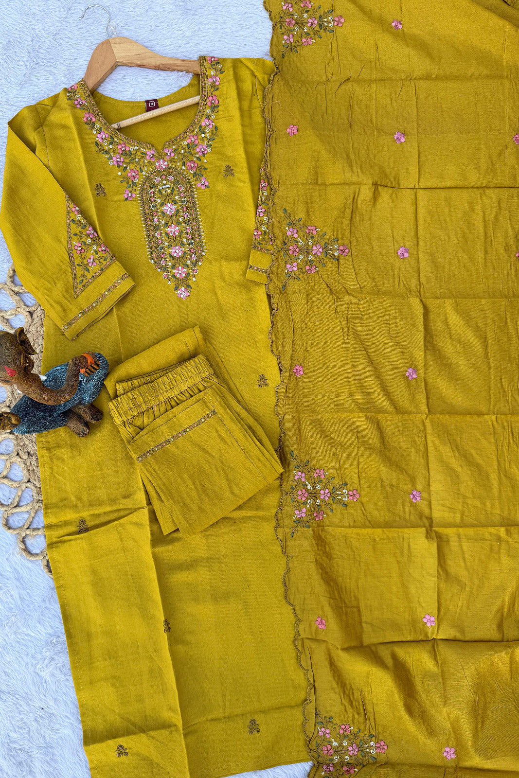 Mehendi Sugandha Designer 3-Piece Set