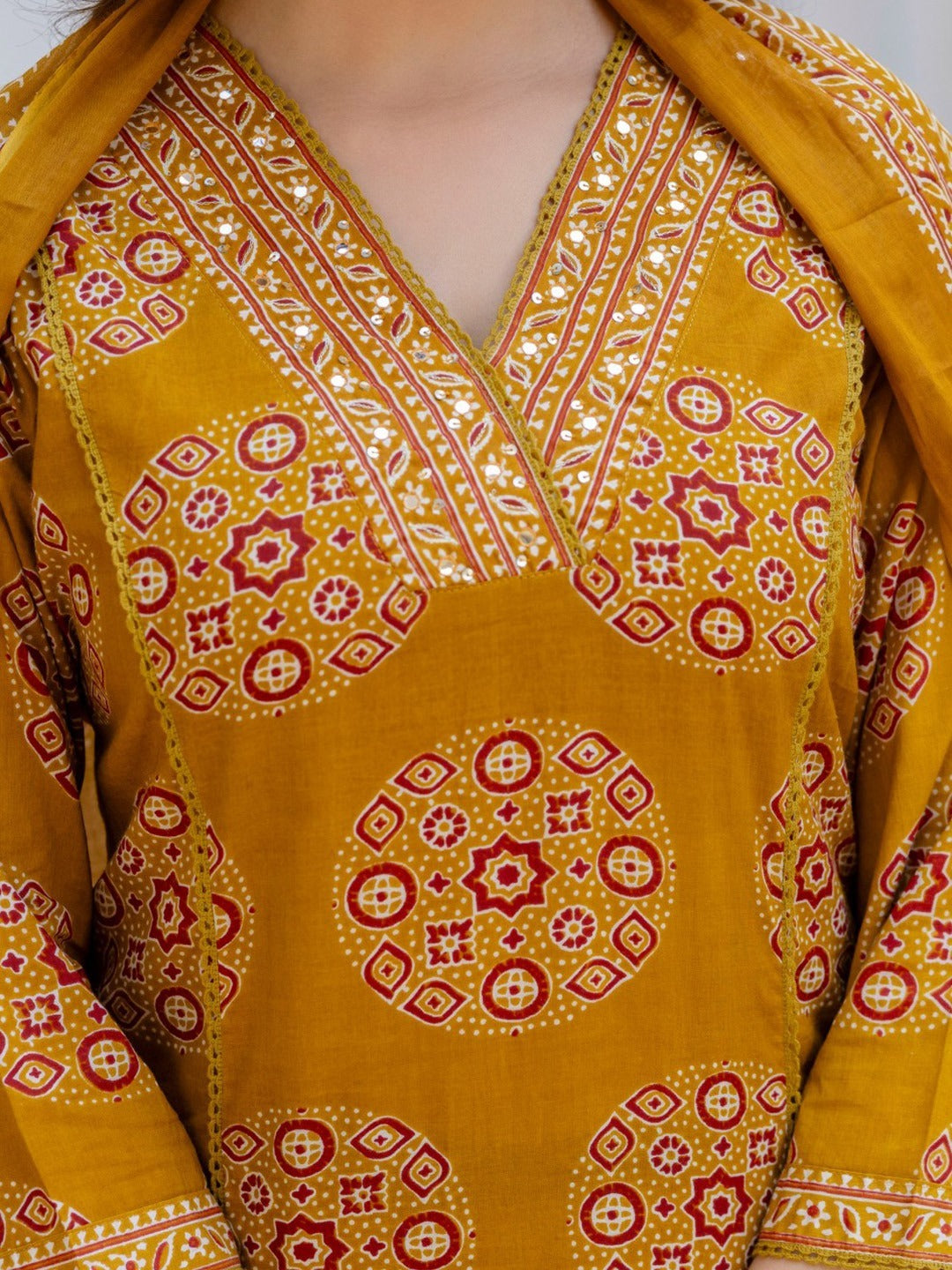 Peetambara Azrak Floral V-Neck Cotton Suit Set