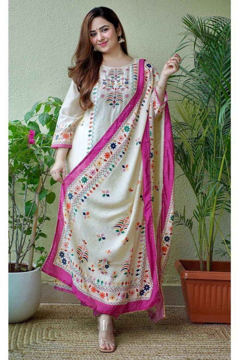 Muslin Classic Print 3-Piece Kurti Pant Set with Dupatta