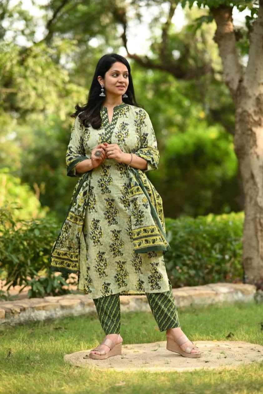 Hariyali Grace Printed Kurta Set