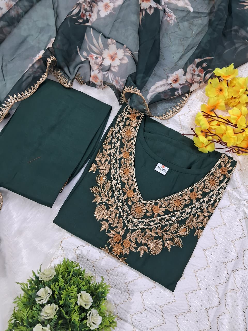 Noorvi Embroidery Sequins Kurti Set
