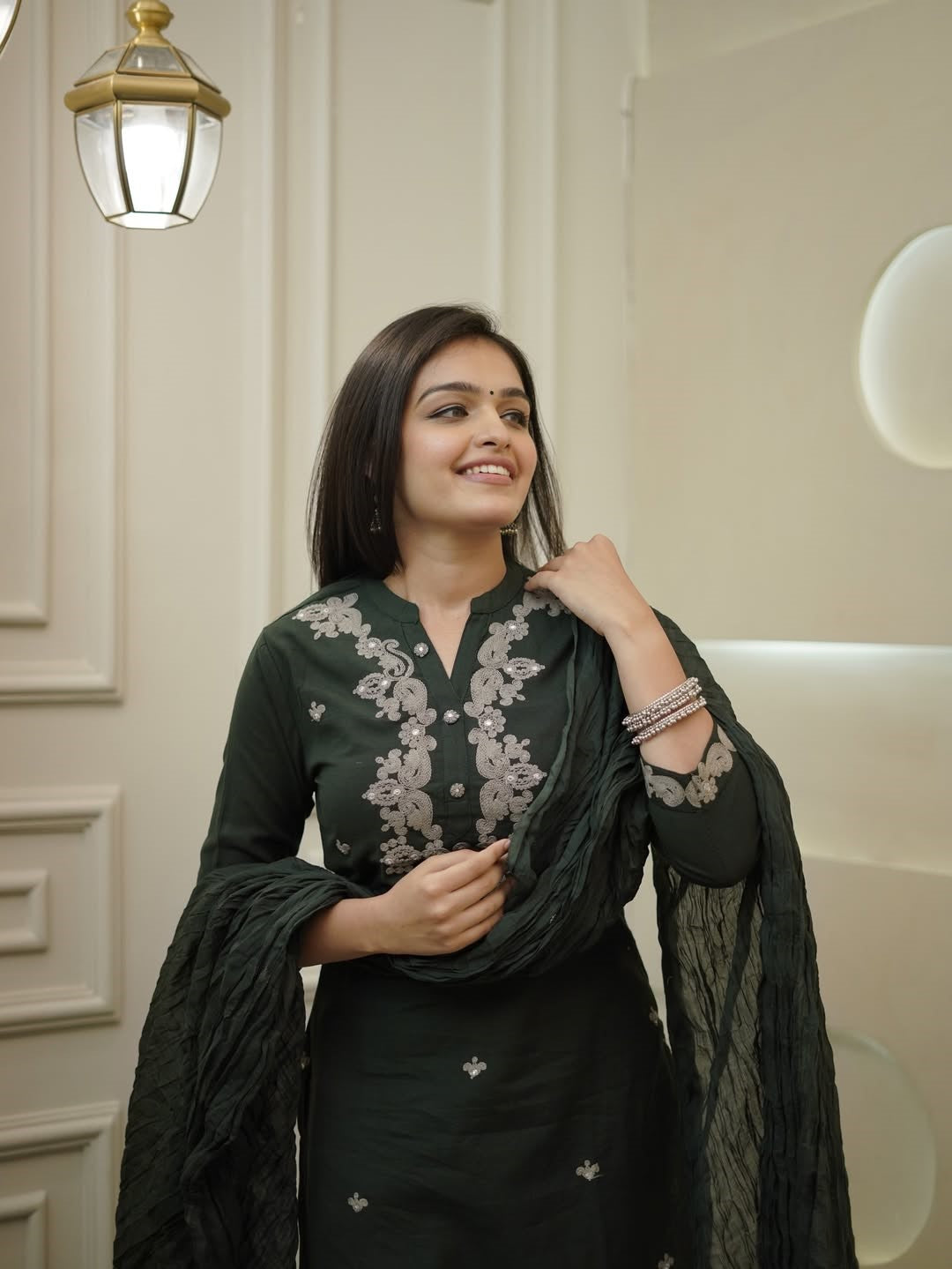 Noore Siyah Viscose Embroidered Kurta Set