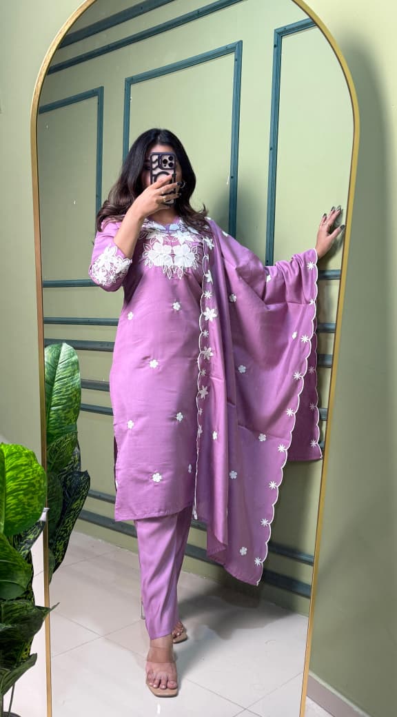 Noorvi Roman Silk Embroidery Kurta Set