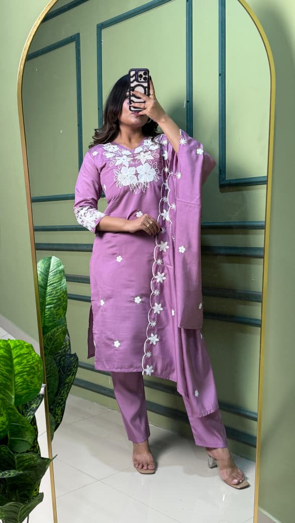 Noorvi Roman Silk Embroidery Kurta Set