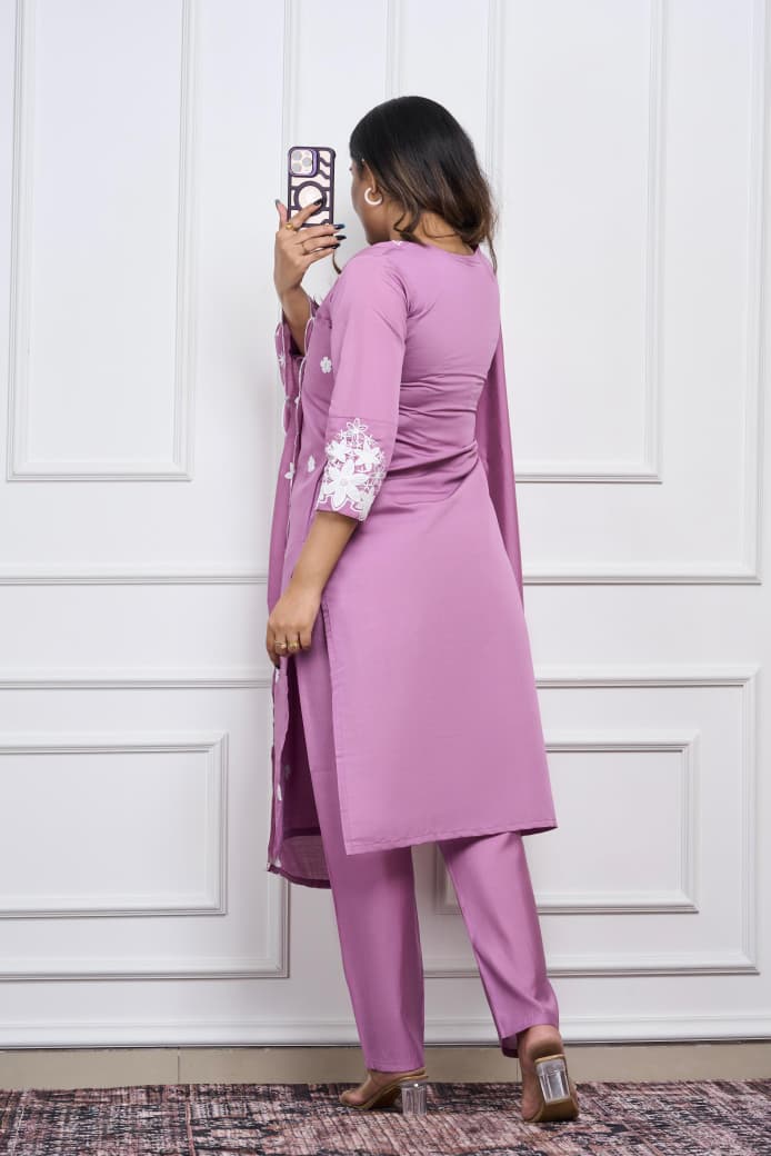 Noorvi Roman Silk Embroidery Kurta Set