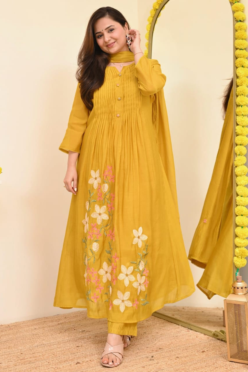 Zariya Pintex Work Kurta Pant Dupatta Set