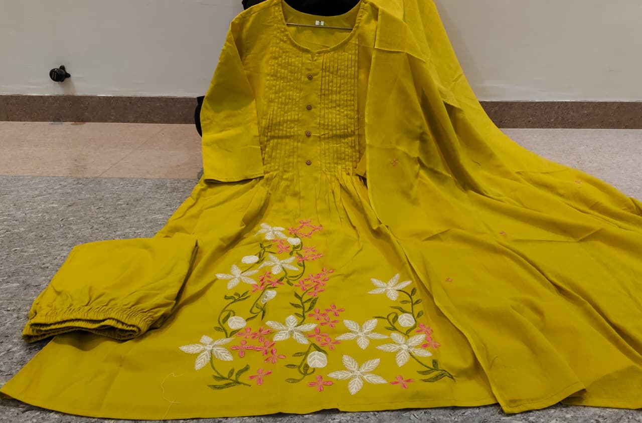 Zariya Pintex Work Kurta Pant Dupatta Set