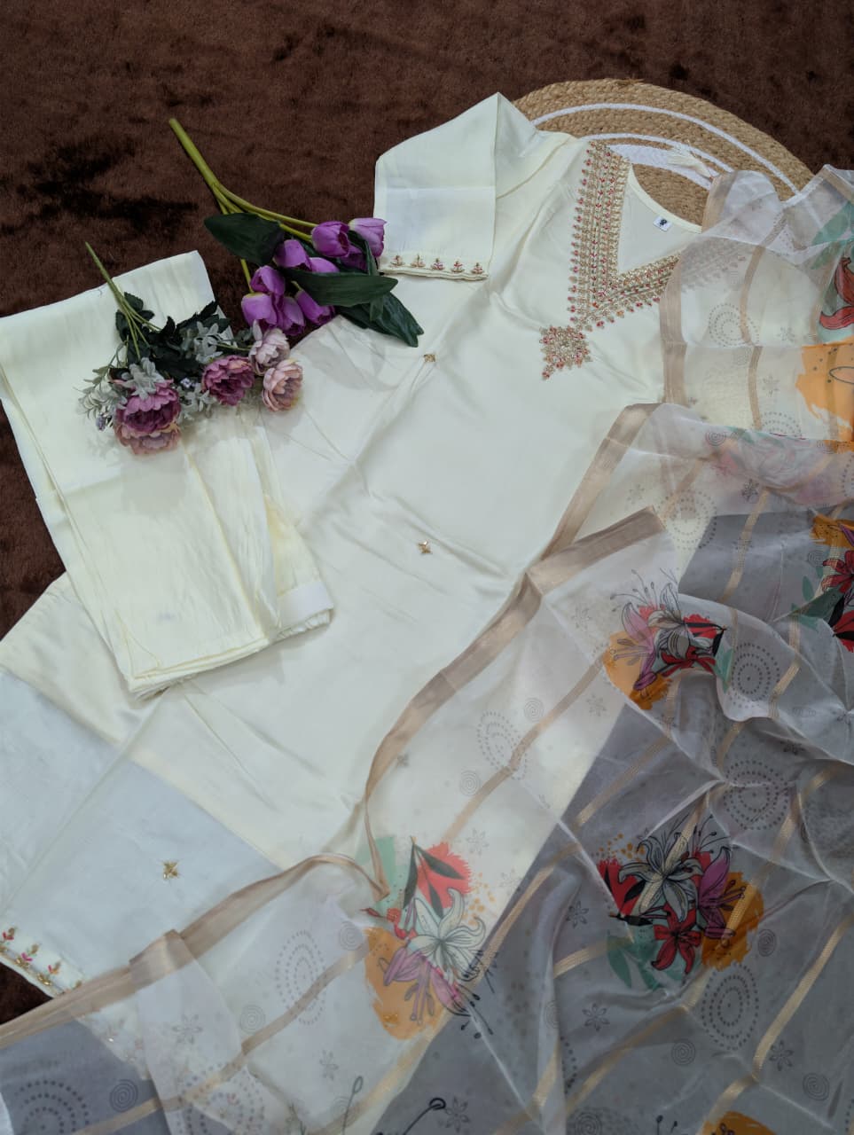 Safed Noor Viscose Chanderi Embroidered Kurta Set