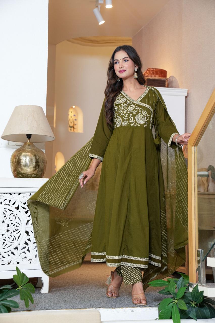 Mehendi Aavriti Heavy Cotton Embroidered Suit Set