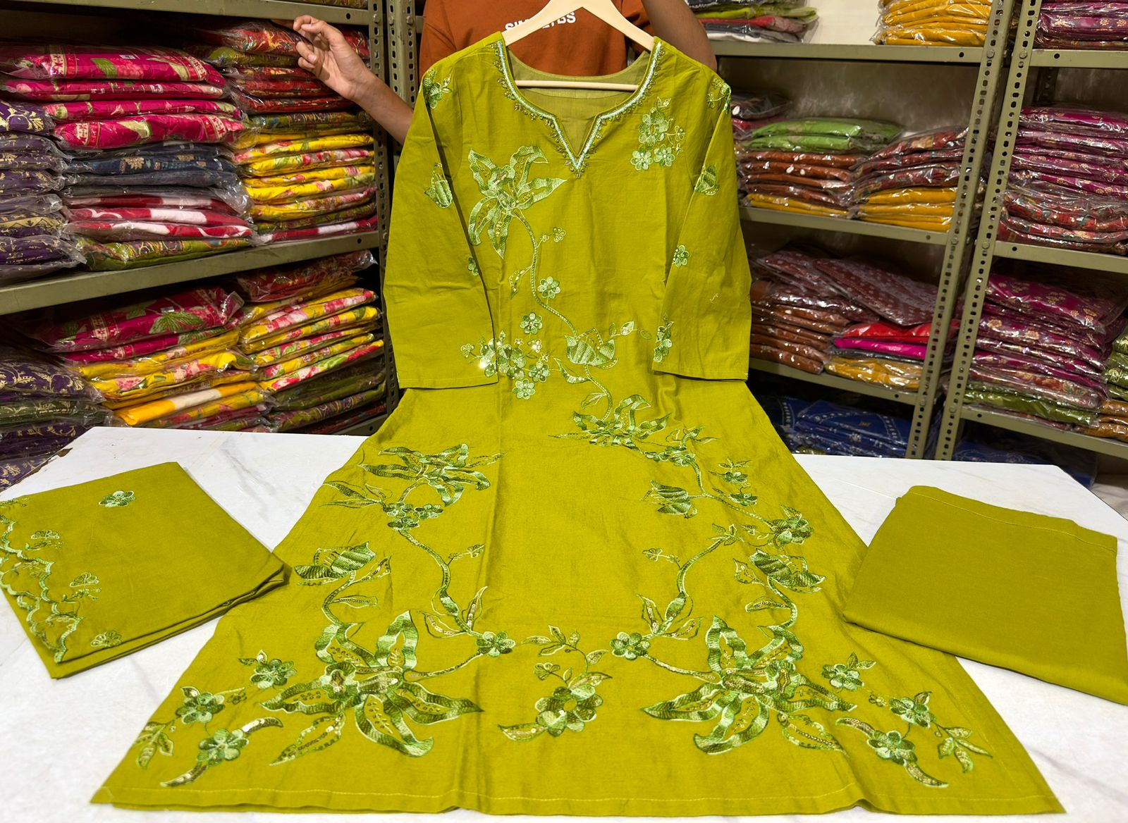 Mridvanshi Handwork Embroidered Cotton Kurta Set
