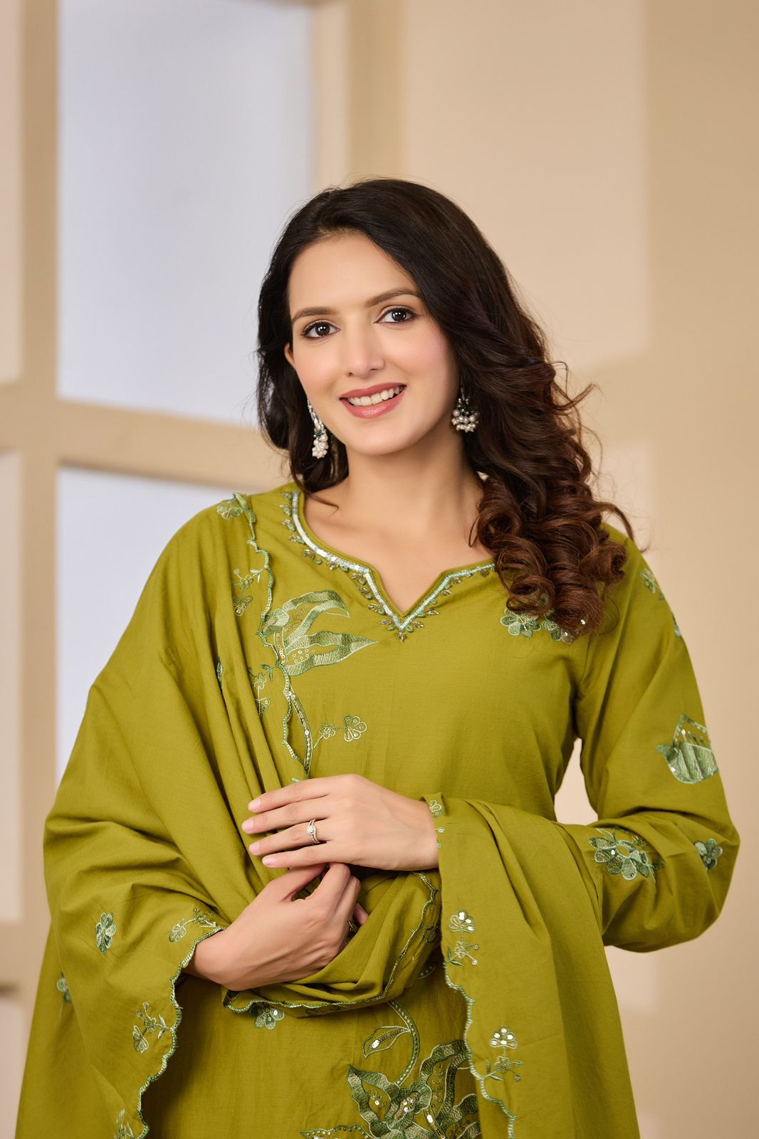 Mridvanshi Handwork Embroidered Cotton Kurta Set