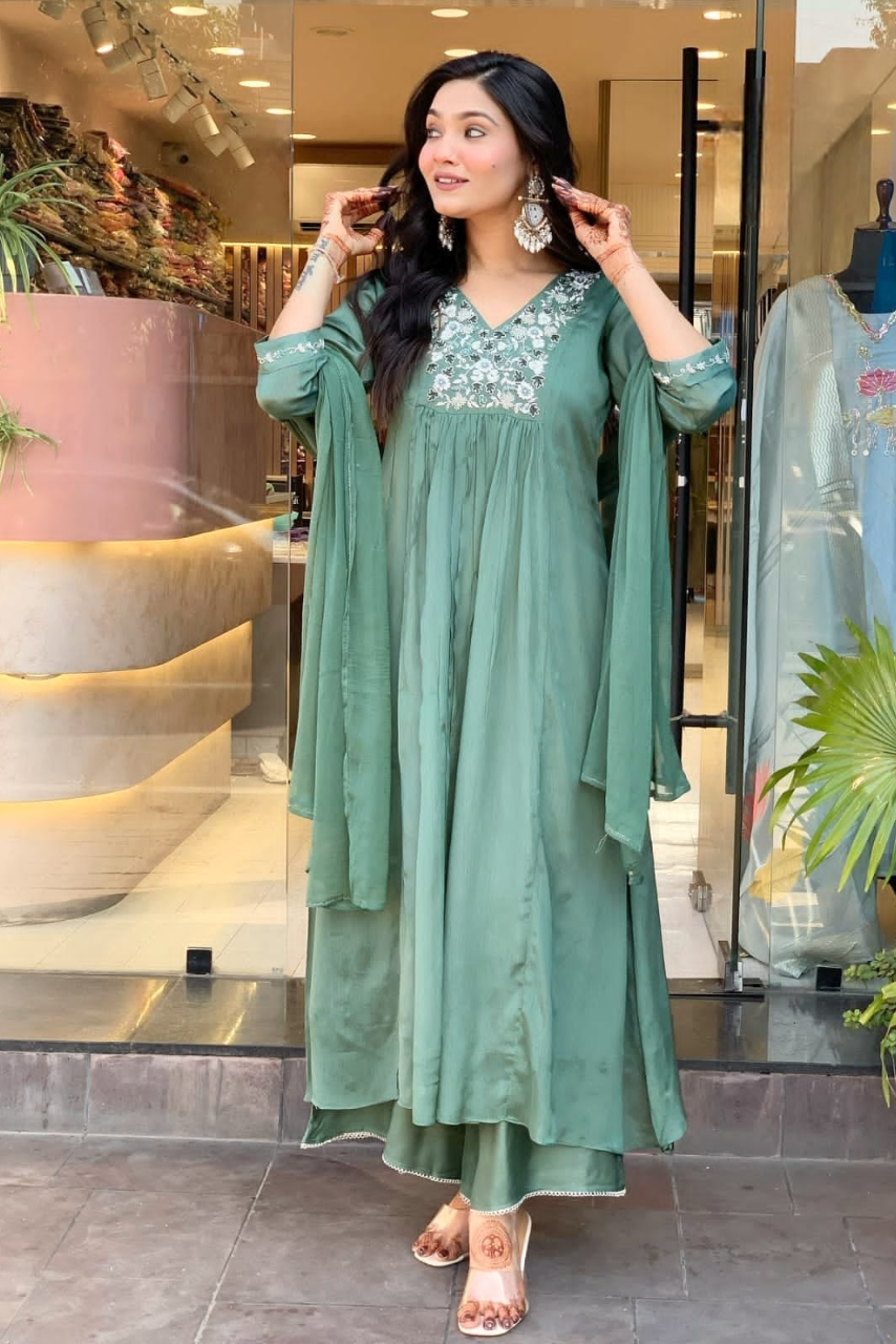 Noor-E-Gulab Embroidered Viscose Chinon Suit Set