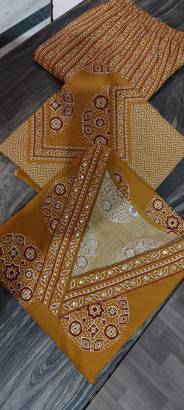 Peetambara Azrak Floral V-Neck Cotton Suit Set