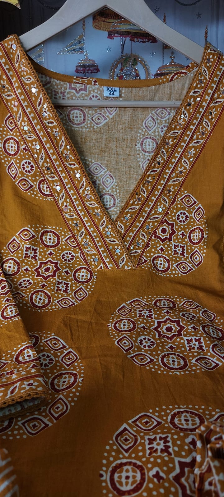 Peetambara Azrak Floral V-Neck Cotton Suit Set