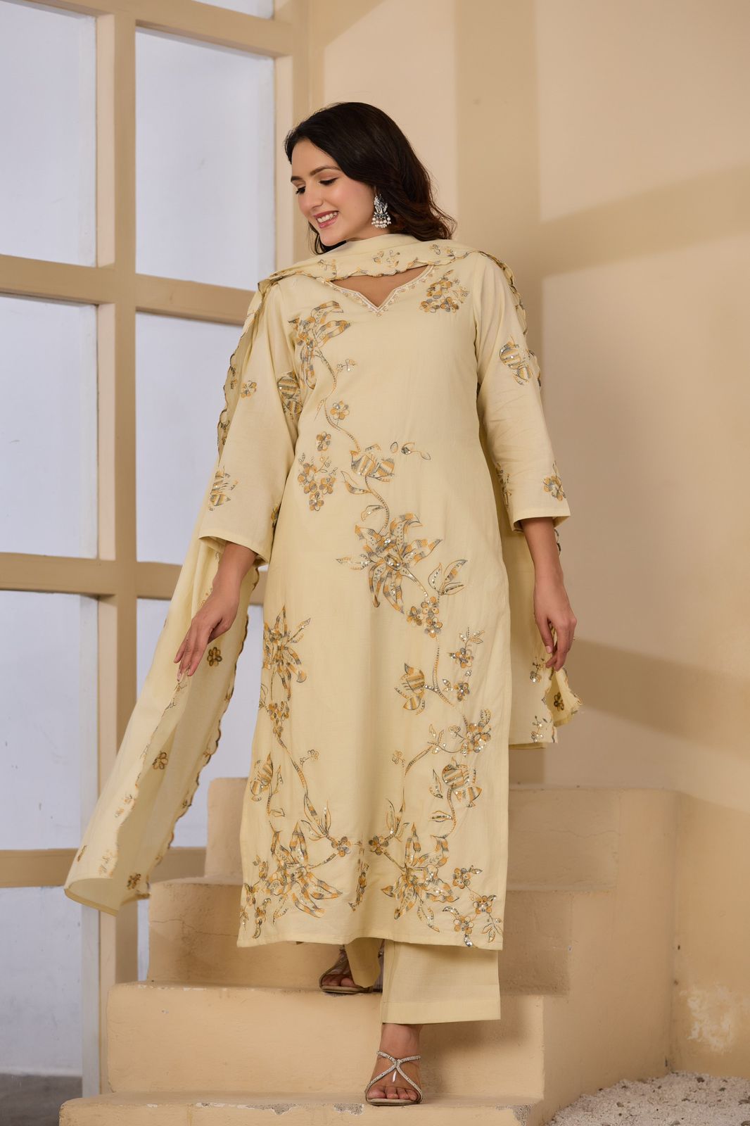 Mridvanshi Handwork Embroidered Cotton Kurta Set